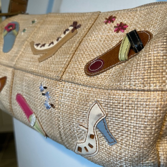 Stylish Beige Handbag with Colorful Accents - Picture 3 of 4